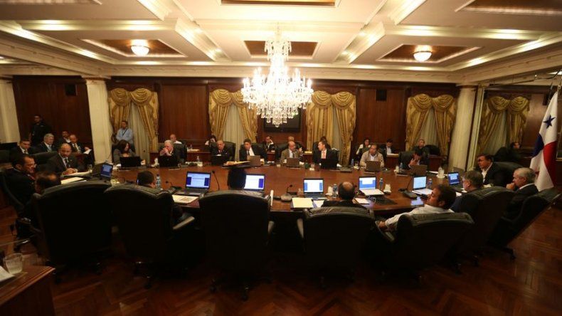 Gabinete aprueba nuevas tarifas para remolcadores de buques que transiten por el Canal