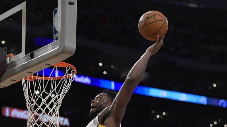 Con Randle afinado, Lakers ganan 127-113 a Cavaliers