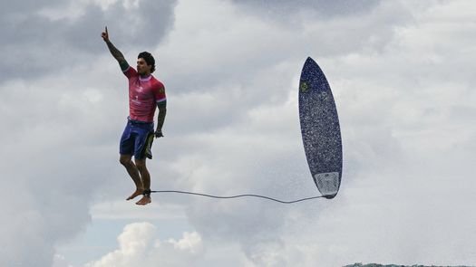 Olimpiadas 2024: La icónica fotografía del surfista brasileño Gabriel Medina.