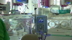 Polonia: Madre visita a sus sextillizos recién nacidos