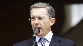 Piden referéndum para reelección de Uribe