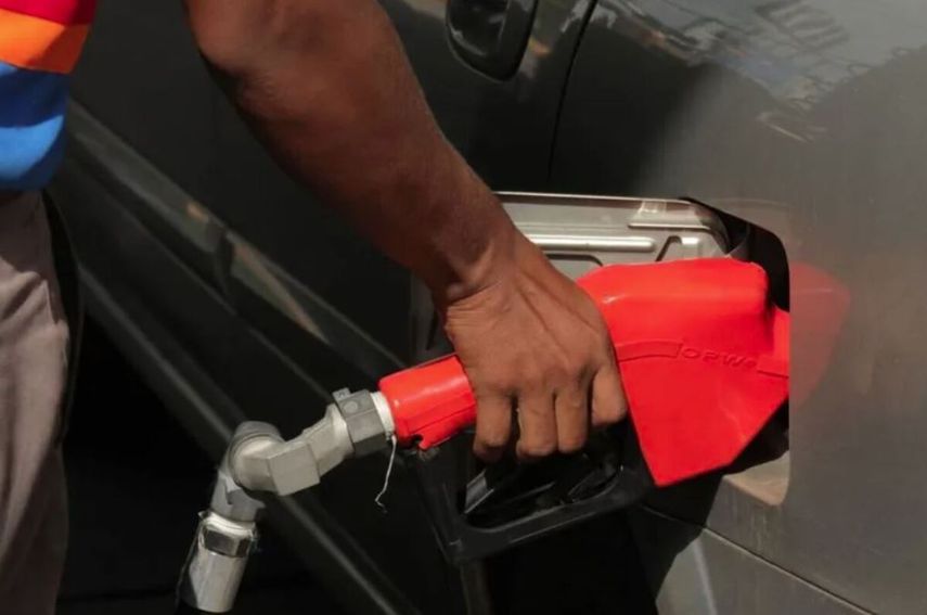 Precio del diésel aumentará a partir del viernes, gasolina bajará