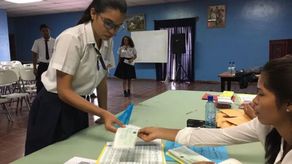 Pago de beca PASE-U por el IFARHU a estudiantes de media