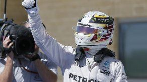 Hamilton gana GP de EEUU y sigue peleando por el título