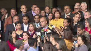 El chavismo pide al Supremo declarar nulo el abandono de cargo de Maduro