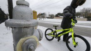 Ola de frío atenaza a Texas y centro de EEUU