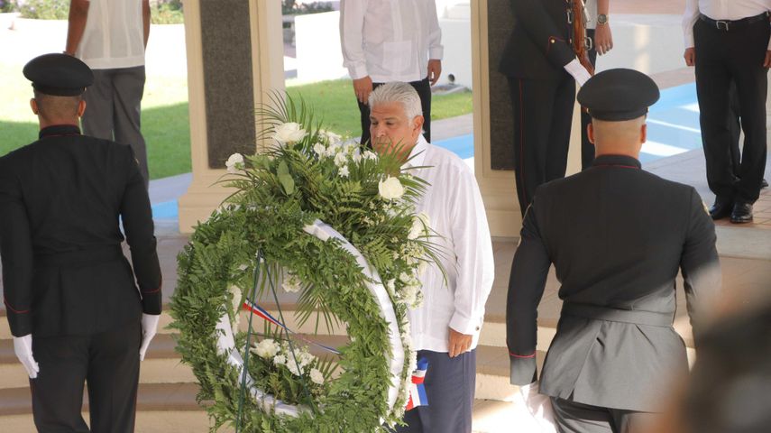 Presidente Mulino honra a los mártires del 9 de Enero