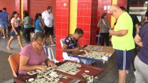 Billeteros reportan bajas ventas y esperan que todo vuelva a la normalidad