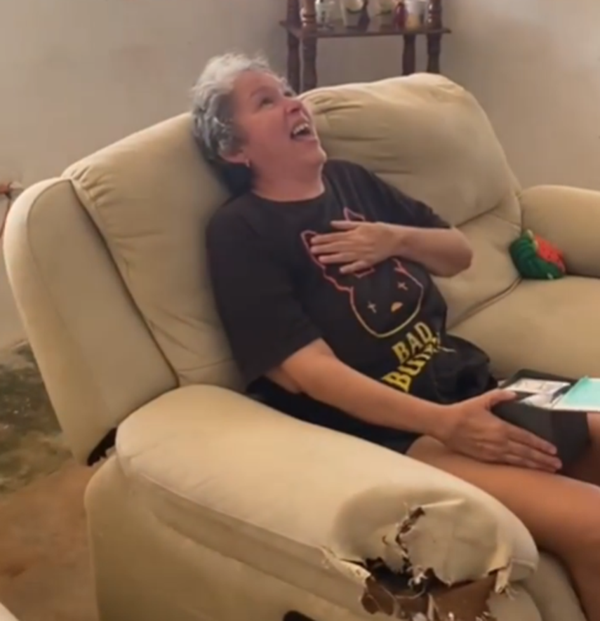 Madre de Bad Bunny cuando se enteró que sería abuela. Madre de Bad Bunny cuando se enteró que sería abuela.