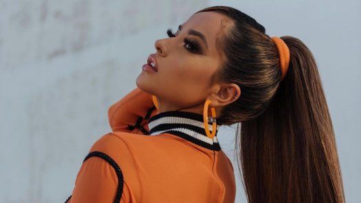 Becky G se prepara para presentar Ellas y su Música