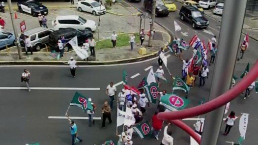 PRD presenta denuncia ante Fiscalía Electoral por uso indebido de su bandera