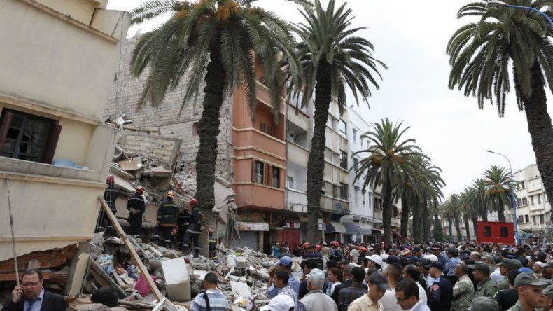 Sube a 8 muertos derrumbe de tres edificios en Casablanca