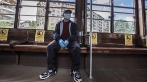 Al igual que en otros países de Europa occidental, han aumentado las infecciones en Italia pero a un nivel más moderado con unos 10.000 casos nuevos y menos de 100 muertes al día.