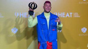 Boza fue recibido por sus fans a su llegada a Panamá tras triunfar en los Premios Heat