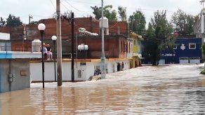 México: Militares y rescatistas auxilian a damnificados por lluvias