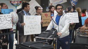 Instalarán escáneres dactilares en 3 aeropuertos más en EEUU