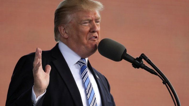Trump afirma que tiene derecho a compartir información con Rusia