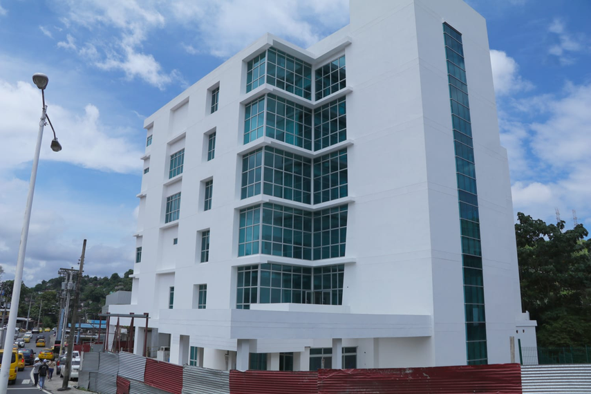 Gobierno refuerza sistema de salud con nuevas obras y médicos