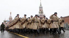 Conmemoran con desfile en la Plaza Roja histórica parada militar de 1941