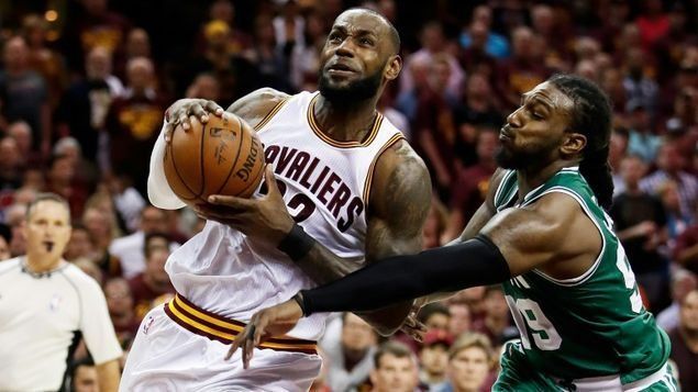 Irving y LeBron unen fuerzas para vencer a los Celtics y acarician la final