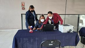 En la sede del Tribunal Electoral hay instaladas mesas para recolectar las firmas.