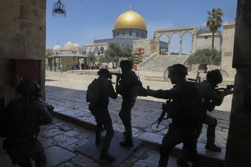Los colonos alegan que las viviendas están construidas en tierras que eran propiedad de judíos antes de la guerra de 1948 que rodeó la creación de Israel. La ley israelí les permite reclamar estas propiedades