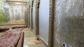 El ataque se produjo mientras las protestas, provocadas por la muerte el pasado 16 de septiembre de Mahsa Amini mientras estaba detenida por la policía de la moral, sacuden la República Islámica.