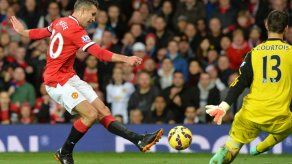 Van Persie salva al United ante el Chelsea