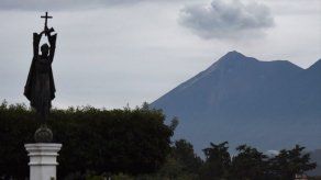 Suspenden búsqueda de desaparecidos por erupción de volcán en Guatemala