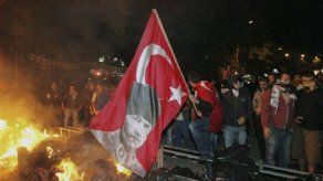 Manifestantes chocan en Turquía; Erdogan retador