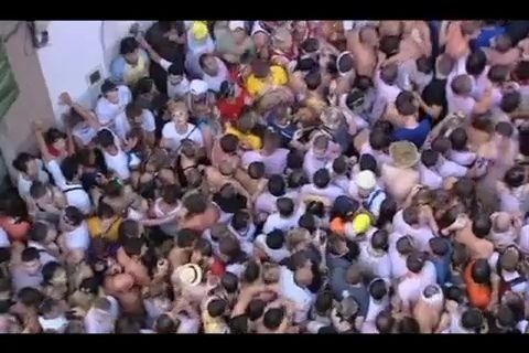 Más de 40 mil participaron en la célebre batalla de la Tomatina