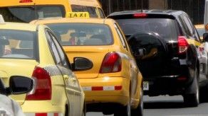Taxistas siguen en pie de alerta contra operación de Uber Taxistas siguen en pie de alerta contra operación de Uber