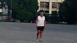 Video muestra a exministro Mulino haciendo caminata en la PN