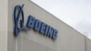 Boeing dice que autoridades probarán nuevo software del 737 MAX la semana próxima