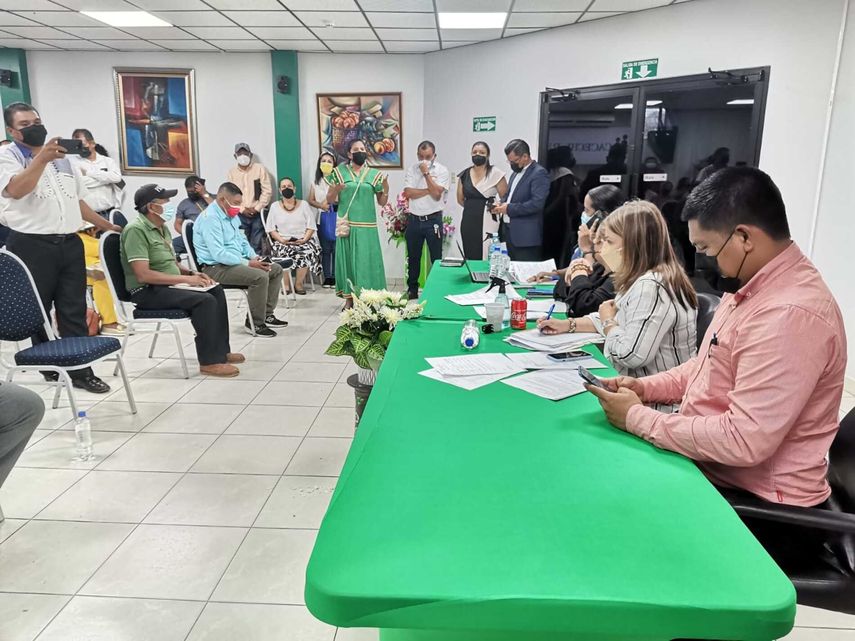 Autoridades del Meduca se reúnen con asociación de educadores de Chiriquí