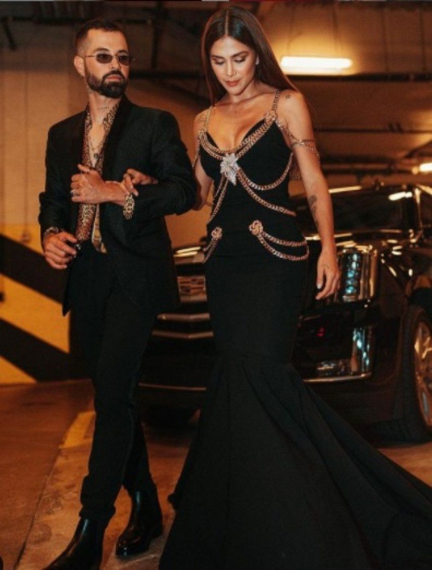 Colombiano Mike Bahía sorprende a Greeicy en pleno concierto y le pide matrimonio