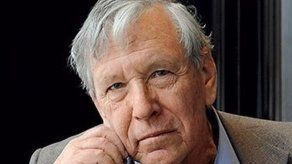 La hija del escritor israelí Amos Oz le acusa de maltrato en su autobiografía