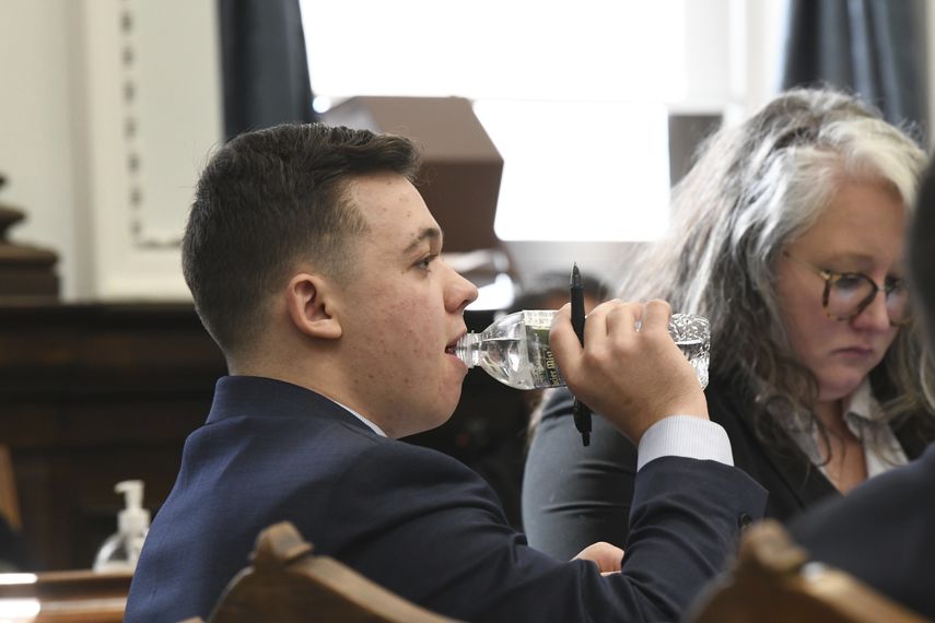 Gaige Grosskreutz subió el lunes al estrado en el juicio por homicidio contra Rittenhouse y relató cómo sacó su propia pistola para intentar detener el derramamiento de sangre.