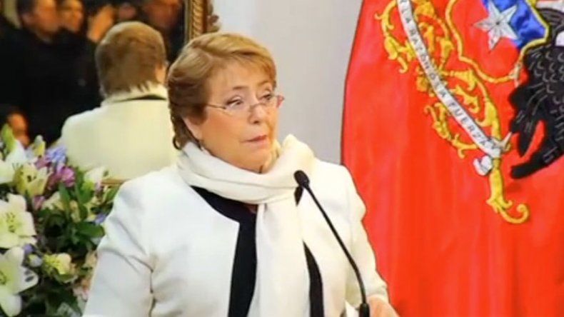 Aprobación a Bachelet sube al 25 % tras siete meses de caídas