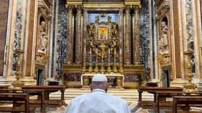 El papa Francisco visita la Basílica de Santa María la Mayor.