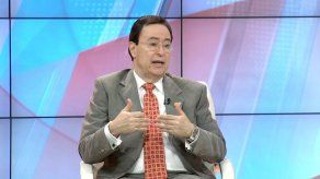 Irving Santos desmiente haber recibido beca de la Senacyt