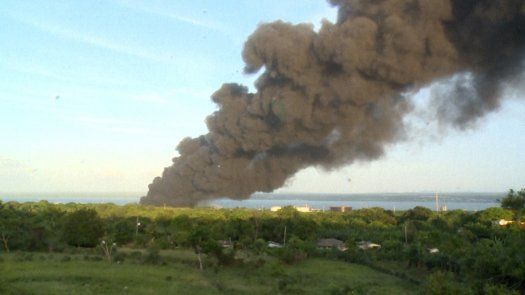 Colapsa segundo tanque petrolero durante grave incendio en Cuba