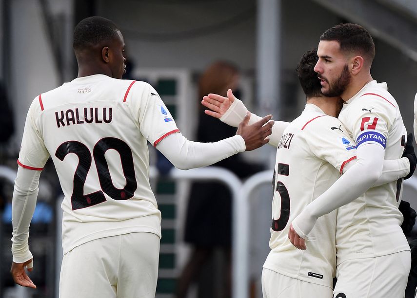 El Milan derrota al Venezia y le mete presión al Inter