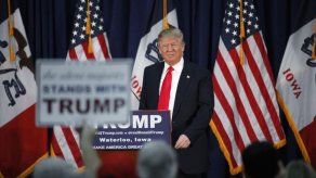 Trump: Noqueen a tiradores de tomates