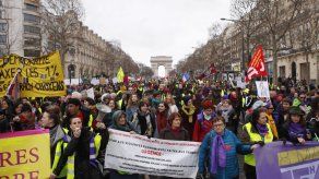Francia: Chalecos amarillos marchan en París