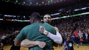 Celtics eliminan a 76ers y se medirán a Cavaliers