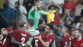 Lesión deja a Liverpool con crisis de arqueros