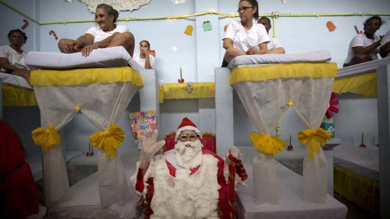 Concurso navideño trae alegría a prisión en Brasil