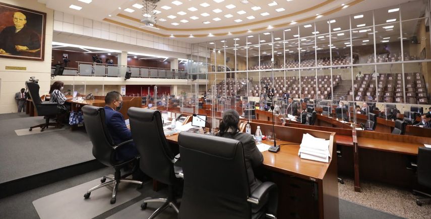 Diputados de la Asamblea Nacional abordan proyecto sobre presupuesto.