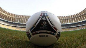 Adidas presenta nuevo balón para la Euro 2012